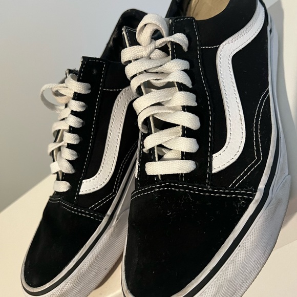 Vans Old Skool Black Sneaker Shoes Mens  Sz 7.5 and WMS 9  (751505 - Picture 1 of 10